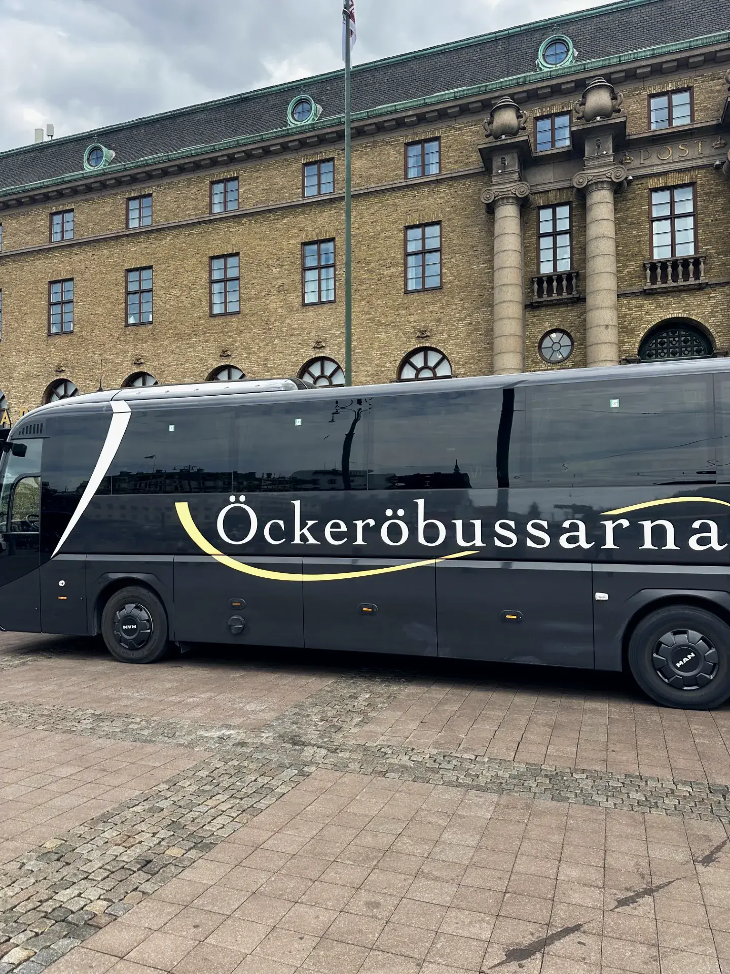 Öckeröbussarnas buss framför Posthotellet i Göteborg